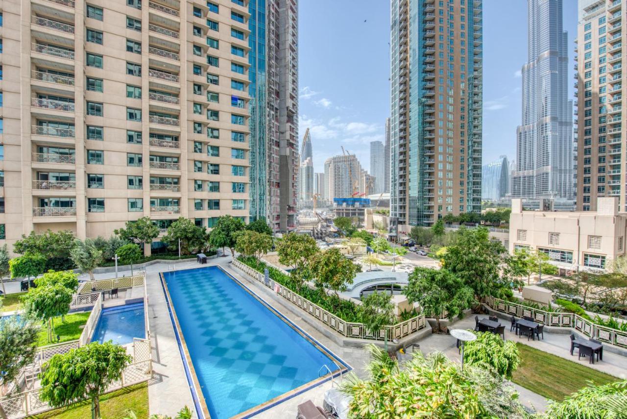 Maison Privee - Radiant Urban Retreat With Iconic Burj Khalifa Vws 두바이 외부 사진