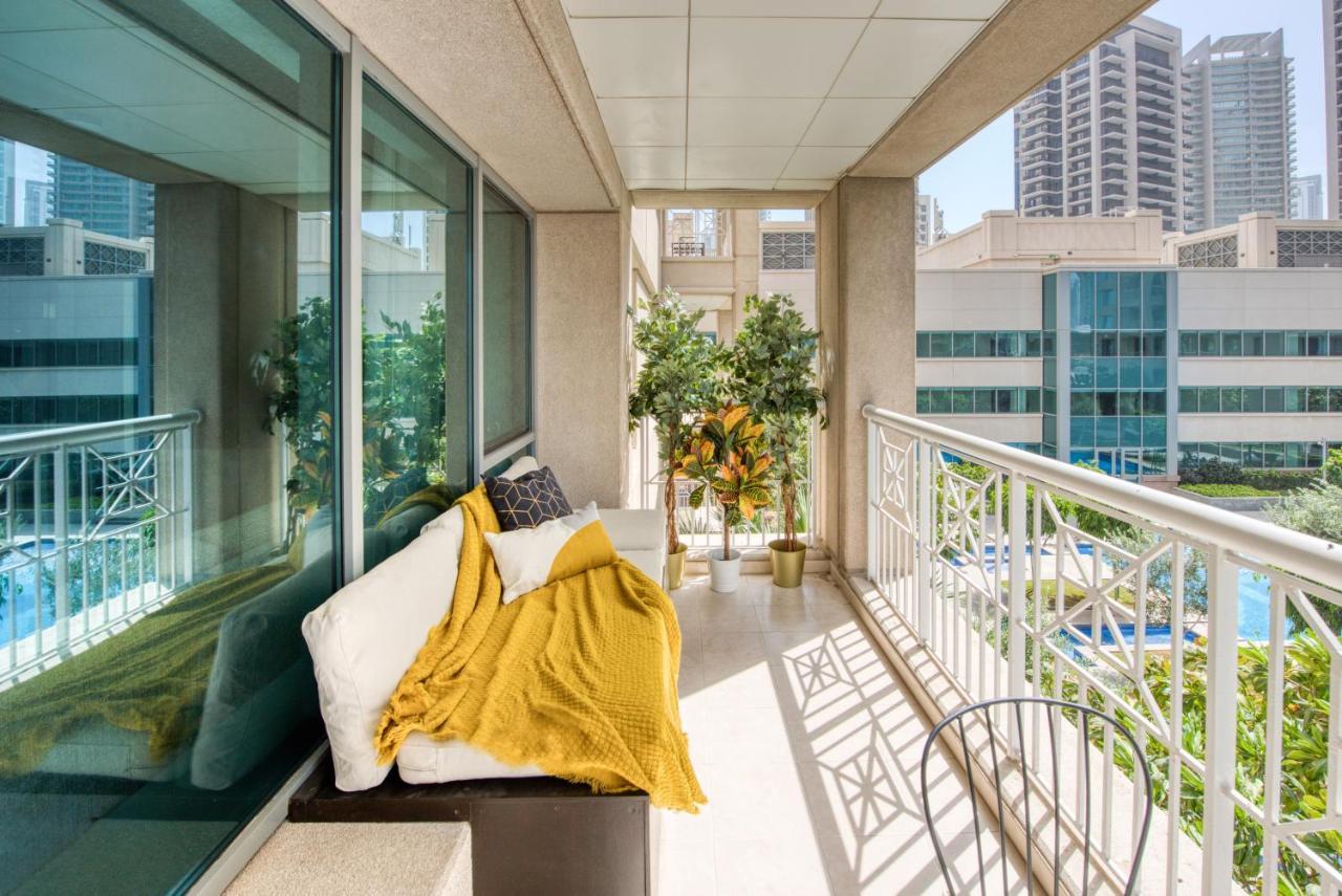 Maison Privee - Radiant Urban Retreat With Iconic Burj Khalifa Vws 두바이 외부 사진