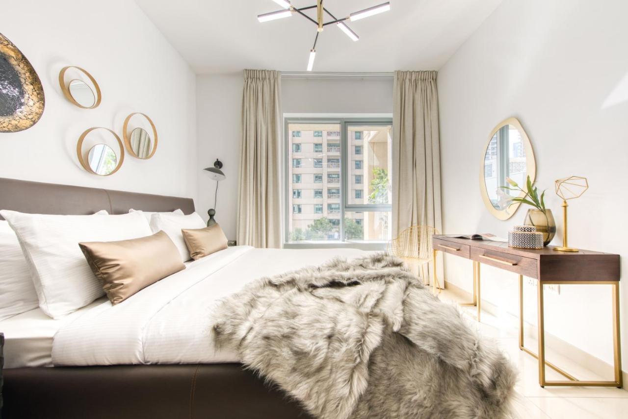 Maison Privee - Radiant Urban Retreat With Iconic Burj Khalifa Vws 두바이 외부 사진