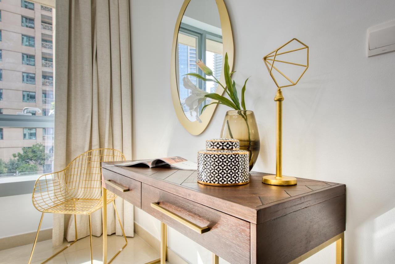 Maison Privee - Radiant Urban Retreat With Iconic Burj Khalifa Vws 두바이 외부 사진