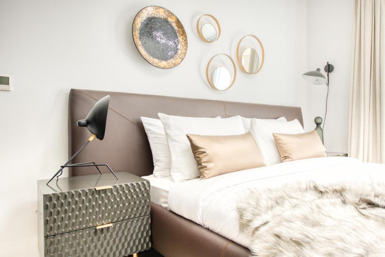 Maison Privee - Radiant Urban Retreat With Iconic Burj Khalifa Vws 두바이 외부 사진