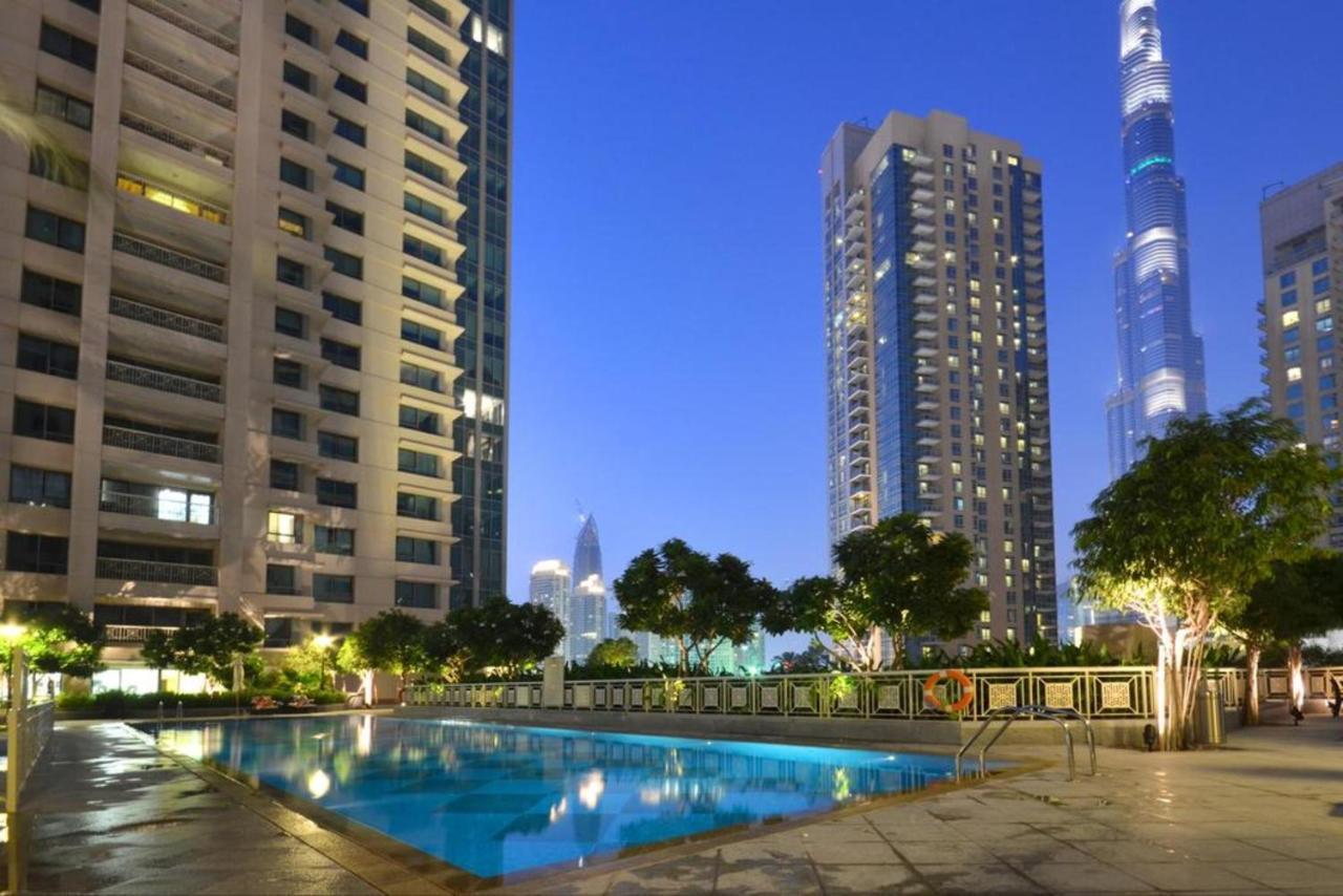 Maison Privee - Radiant Urban Retreat With Iconic Burj Khalifa Vws 두바이 외부 사진