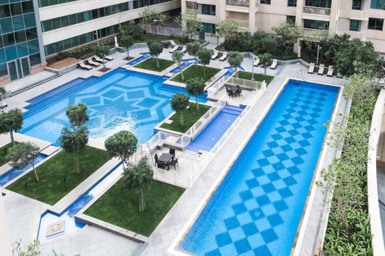 Maison Privee - Radiant Urban Retreat With Iconic Burj Khalifa Vws 두바이 외부 사진