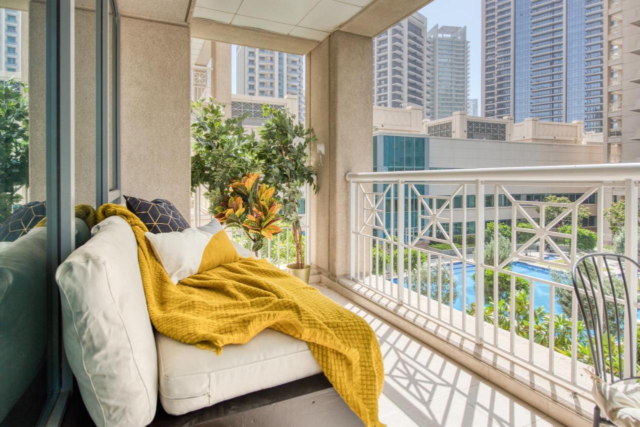 Maison Privee - Radiant Urban Retreat With Iconic Burj Khalifa Vws 두바이 외부 사진